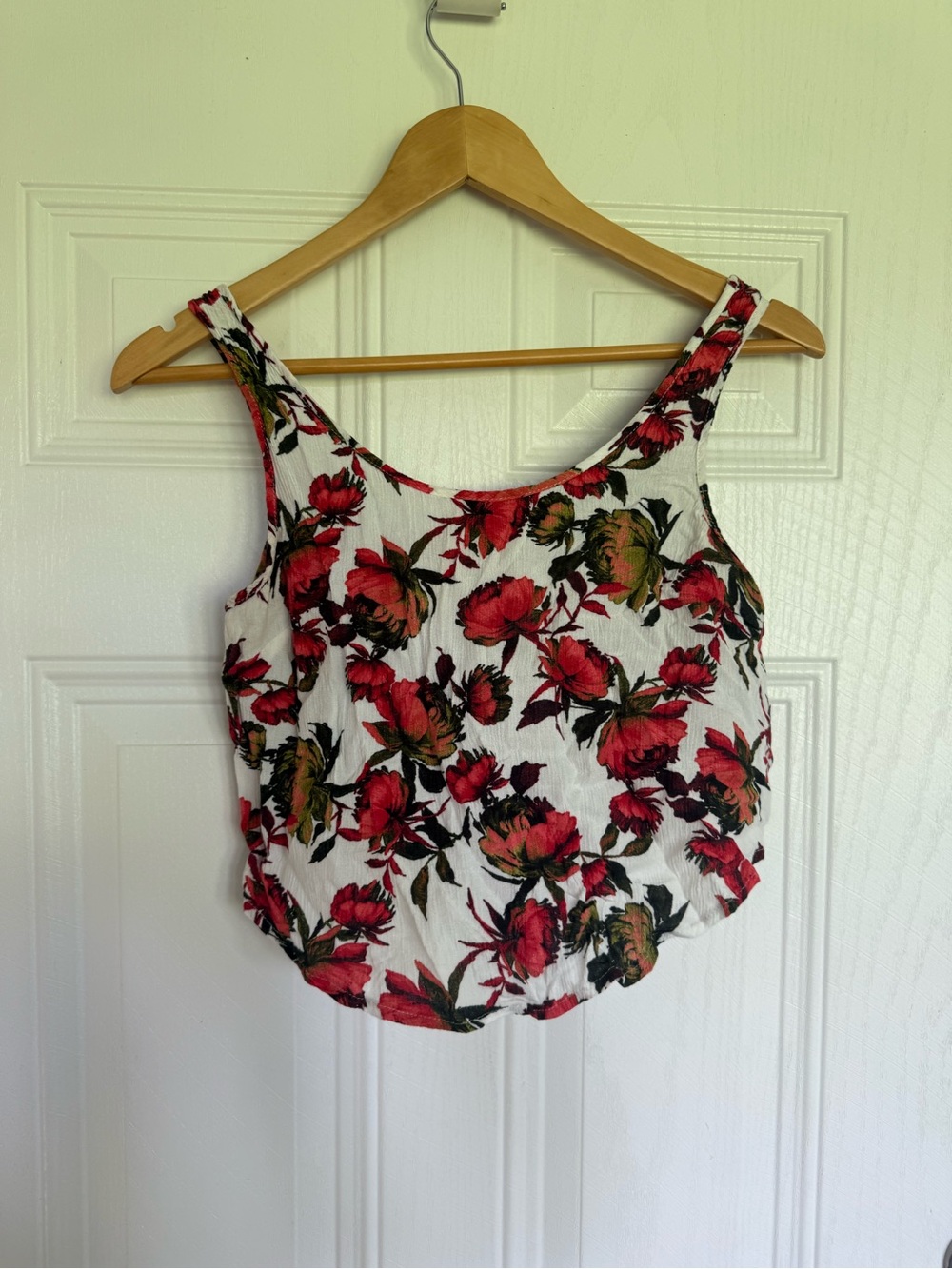 2 for $15 sale: Topshop cropped floral tank top with an open back - 6